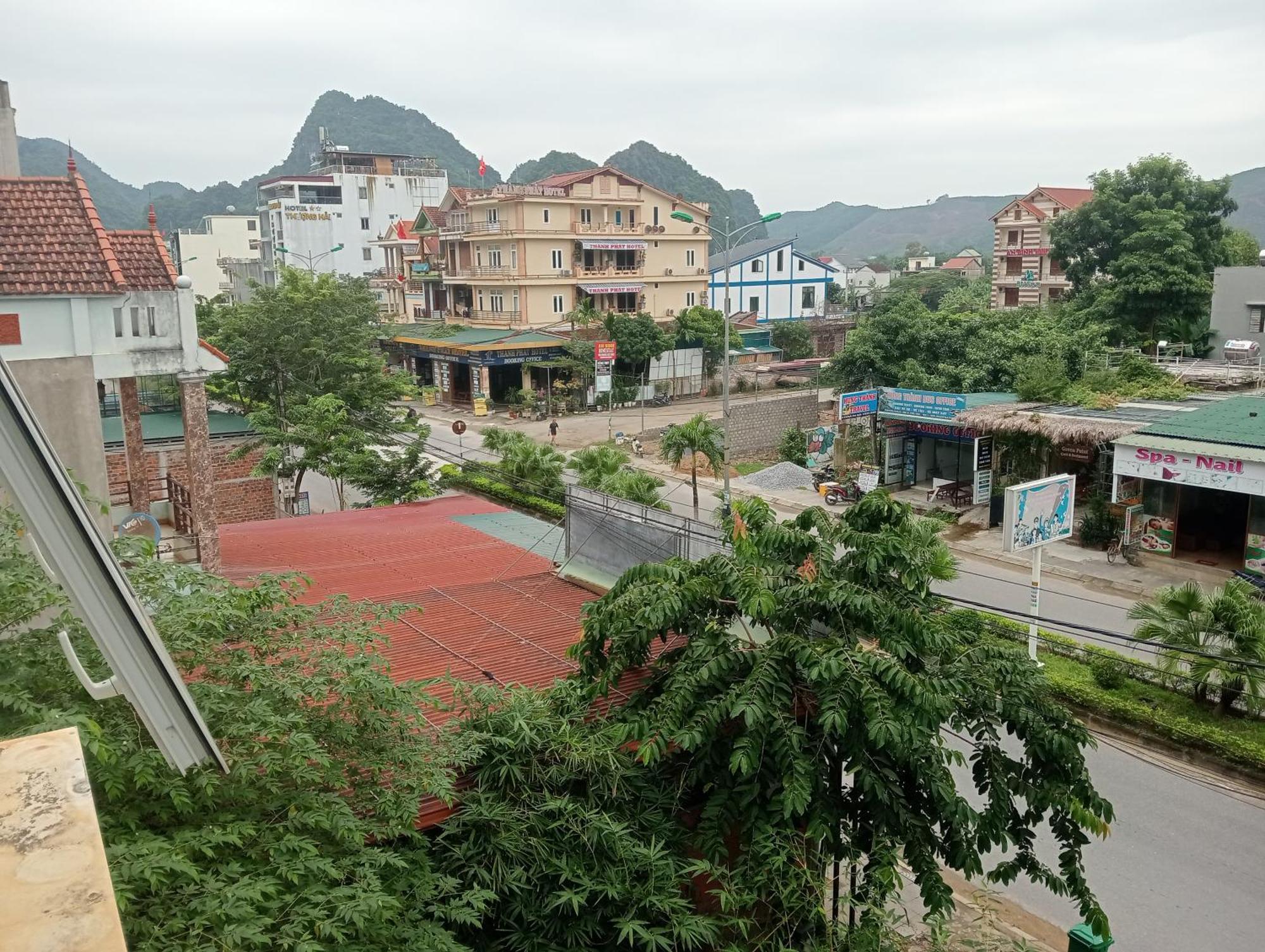 Song Toan Hotel Фонгня Экстерьер фото