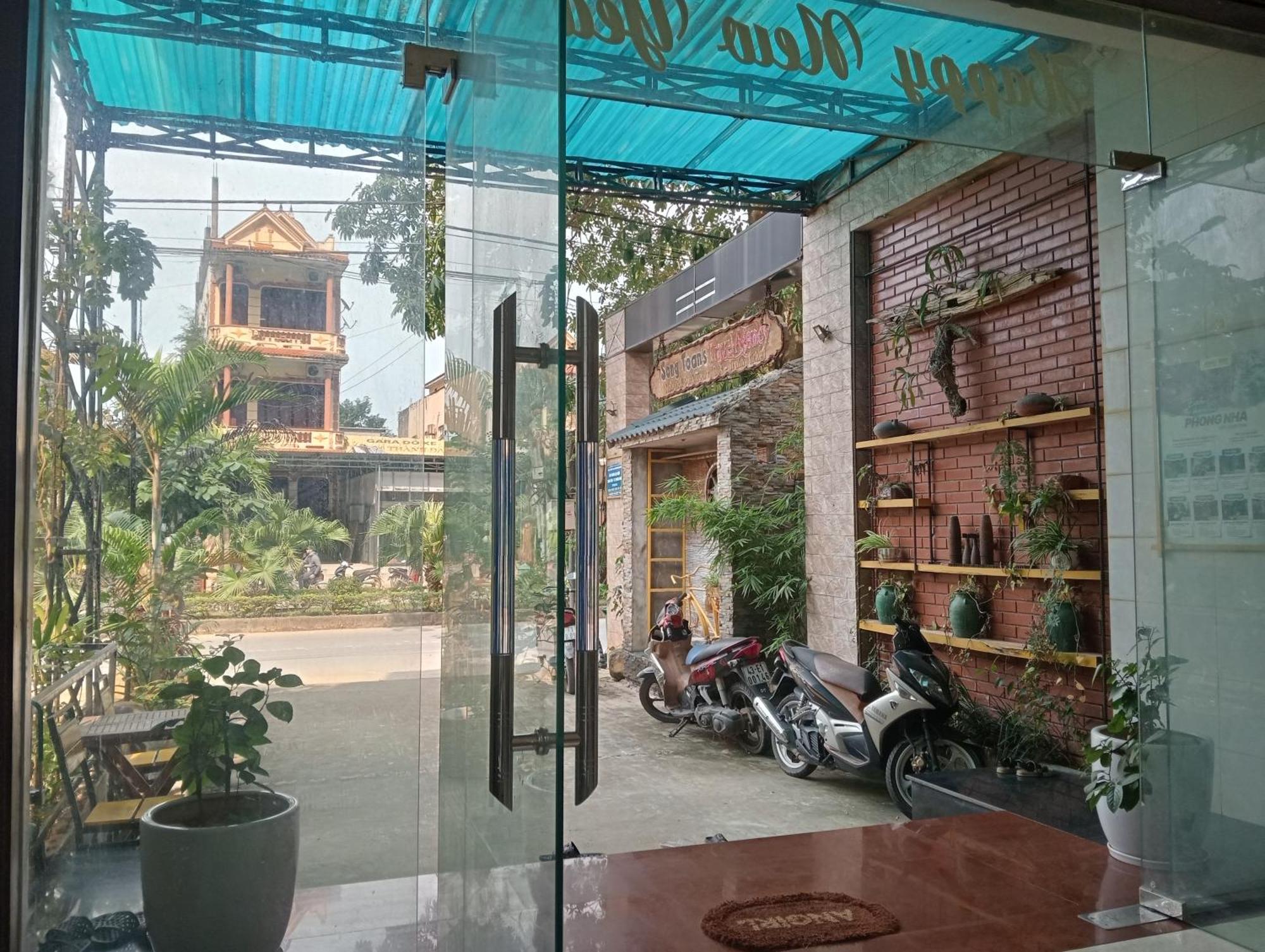 Song Toan Hotel Фонгня Экстерьер фото