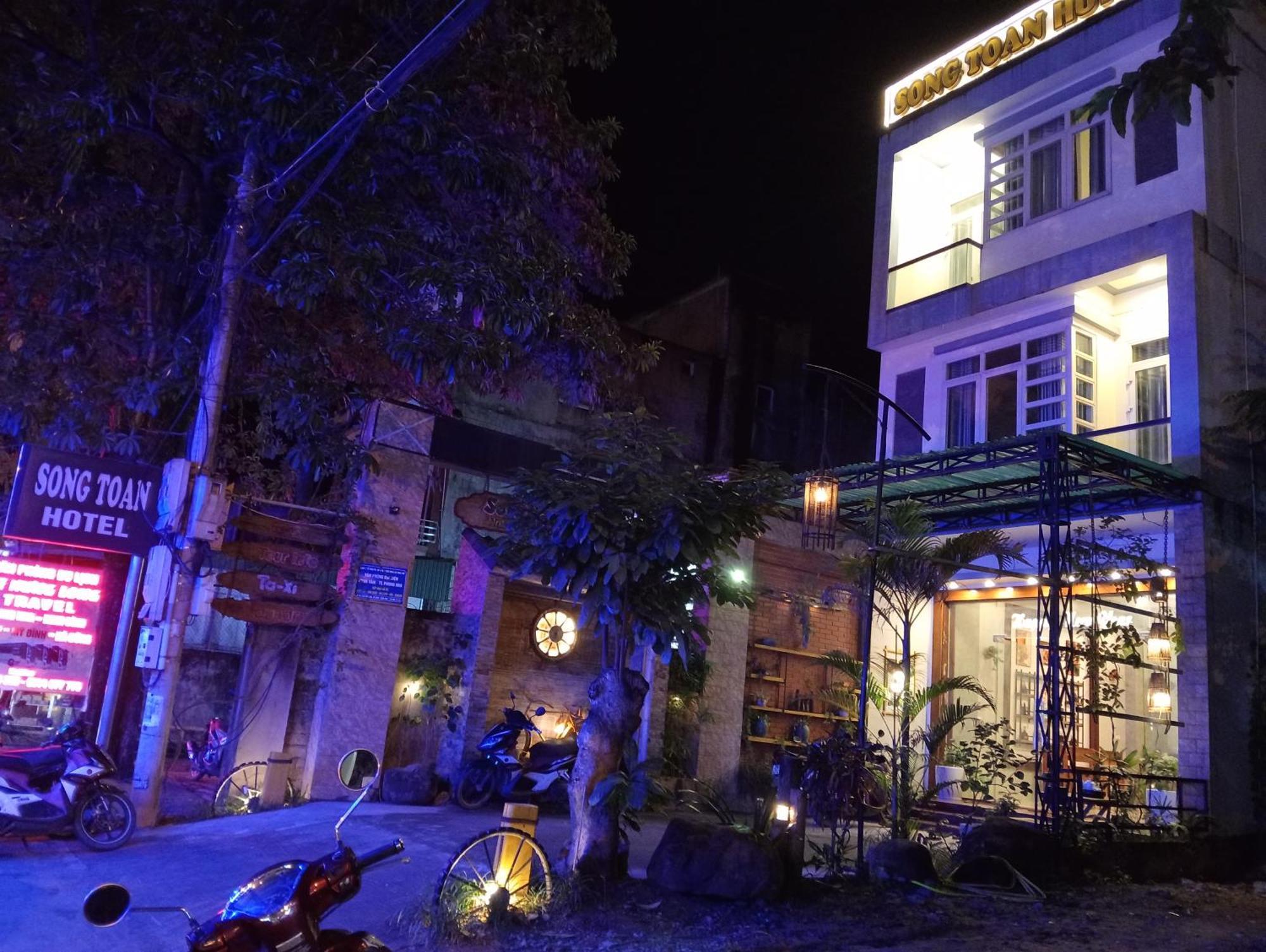 Song Toan Hotel Фонгня Экстерьер фото