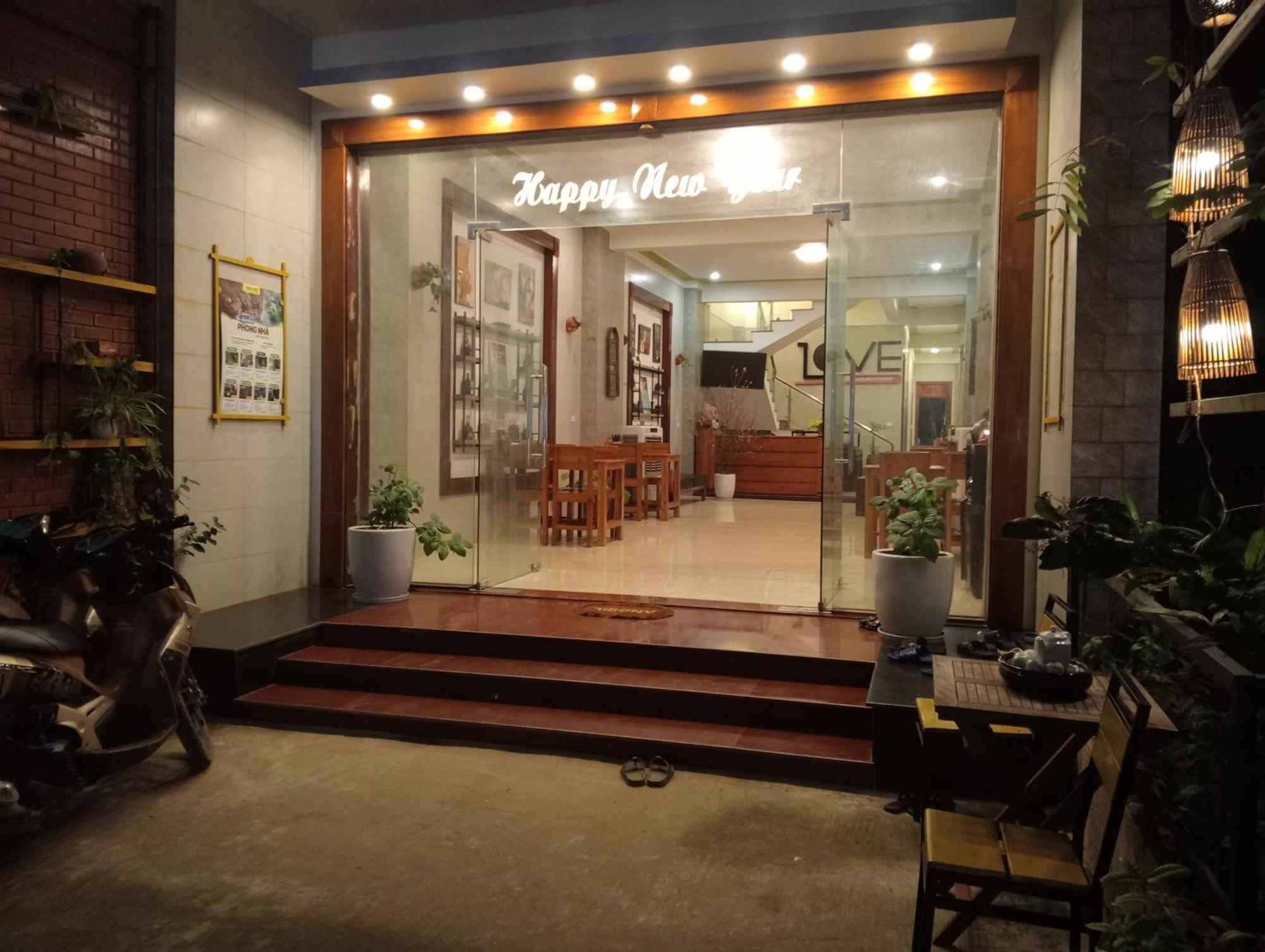 Song Toan Hotel Фонгня Экстерьер фото